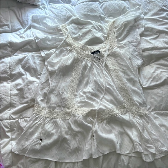 ANGIE white flutter sleeve lace detailing top size L loose Fit - Picture 2 of 16